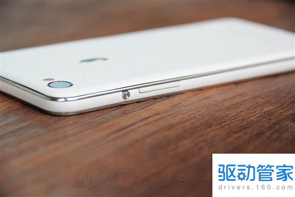 国产无边框手机小辣椒4配置如何？值得买吗？