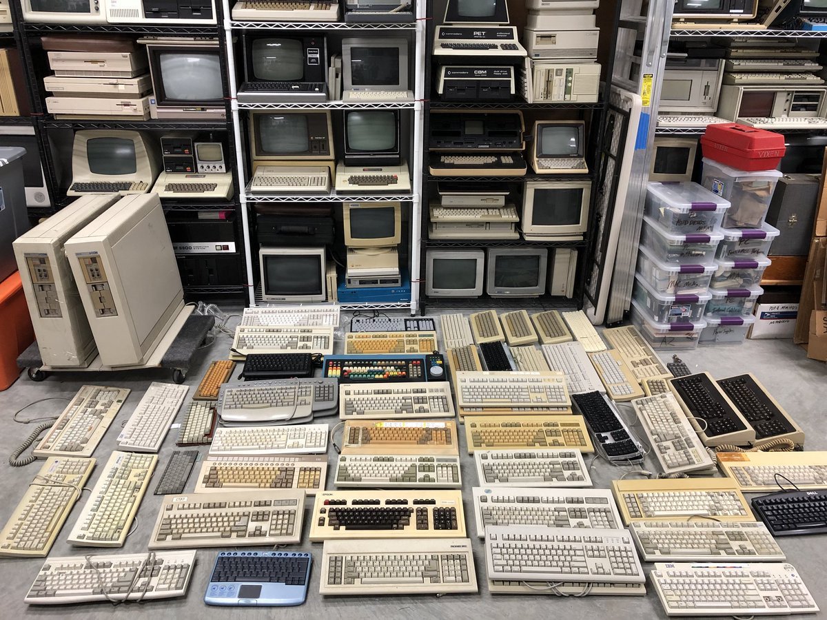 在骨灰级PC收藏家家中挖出的PC和键盘能够做个小型博物馆展览